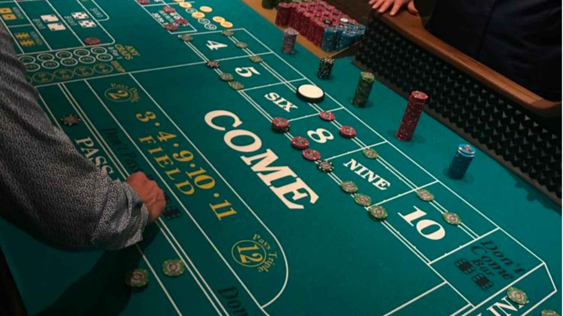 Comparing Software Tools Available Across Different Poker Rooms